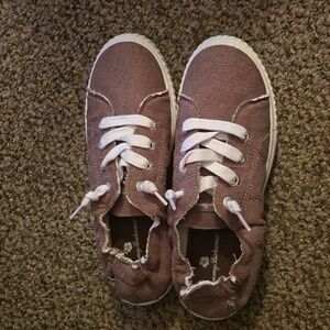 Tommy Bahama low top no tie sneakers